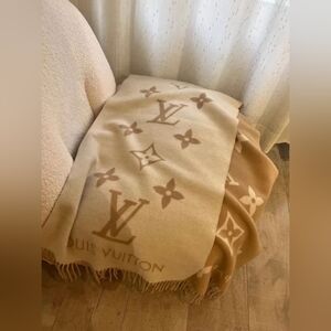 Louis Vuitton Cashmere scarf
